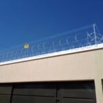 Cerca elétrica 4 isoladores com cerca concertina - Fort Soluções Tecnológicas